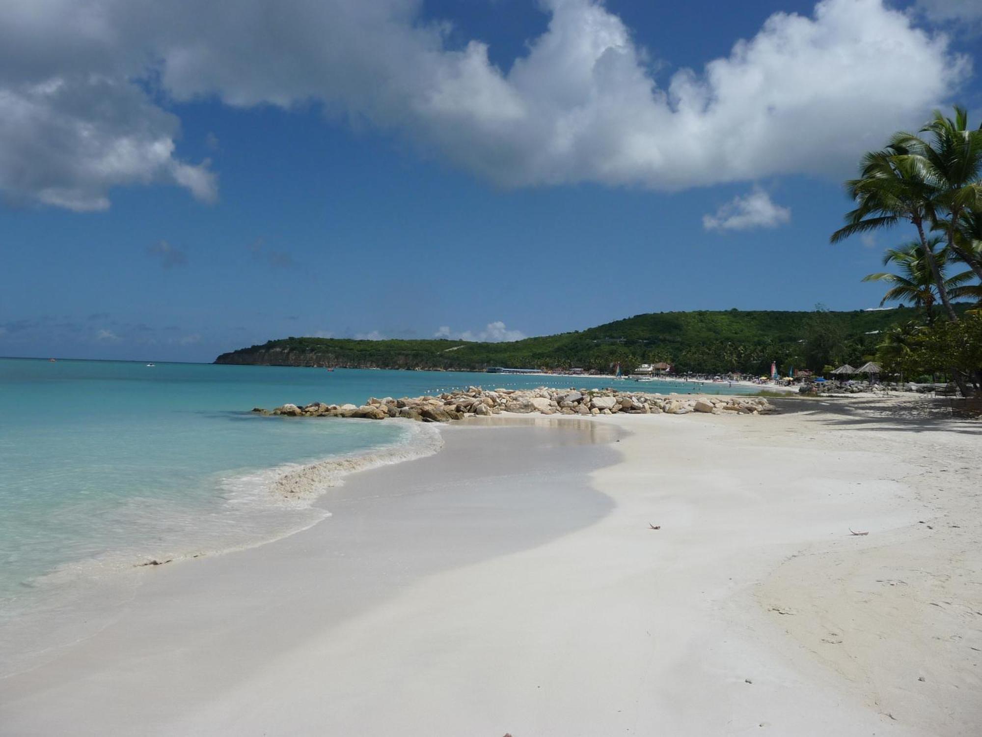 Buccaneer Beach Club Aparthotel Dickenson Bay Exterior photo